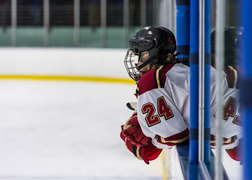 Featured image for Harvard Athletics in Hot Water After Former Women’s Hockey Coach Alleges Gender Discrimination on Discipline